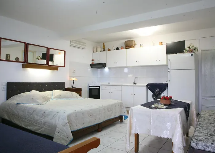 Aigli Néa Ankhíalos